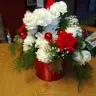 24SendFlowers - Floral arrangement/Santa Paws